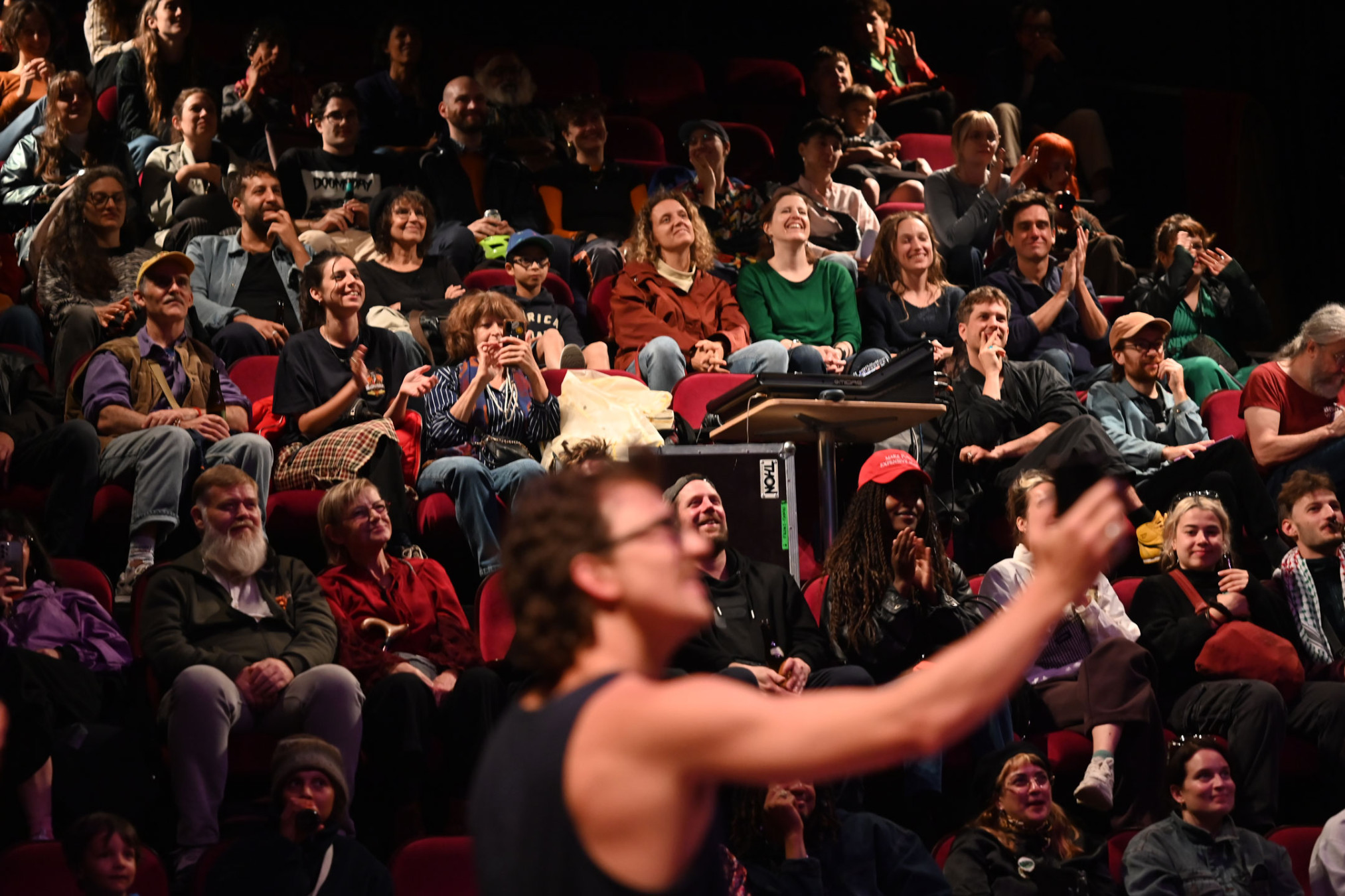 Présentation de la saison 2025-2026 comme un banquet, au Théâtre de la Vie