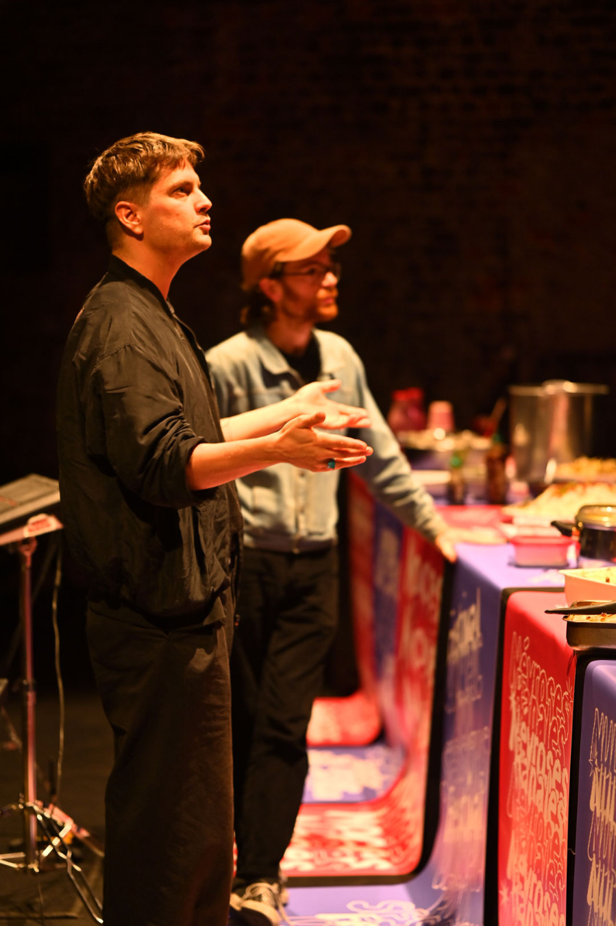 Camille-Alban Spreng et Théo Lanau présentent le festival de musique OLYMPIC POOL SESSIONS qui aura lieu au Théâtre de la Vie et à la Jazz Station du 12 au 14 décembre 2025